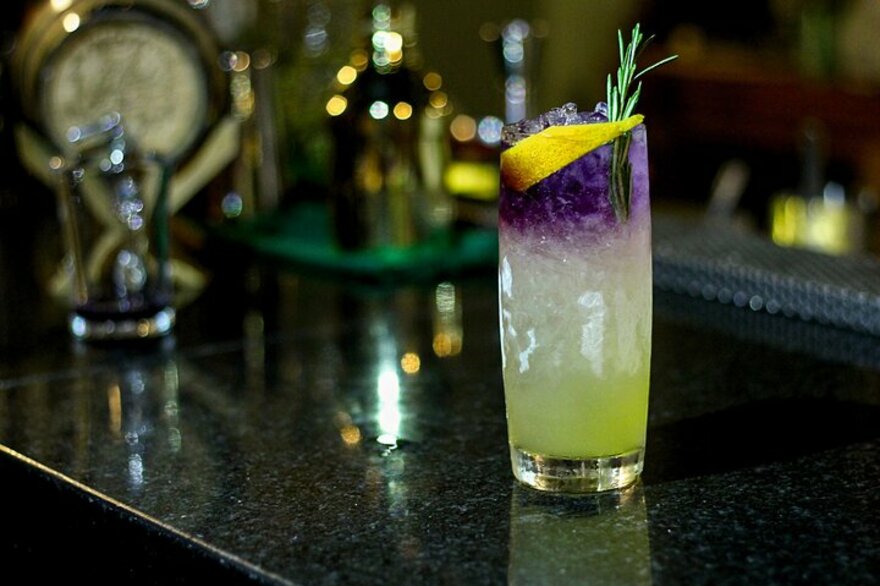 What Is a Pub Crawl?
