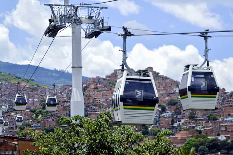 Getting Around by Metro and Metro Cables

