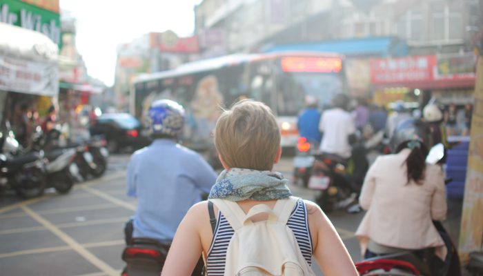 girl-traveling-medellin