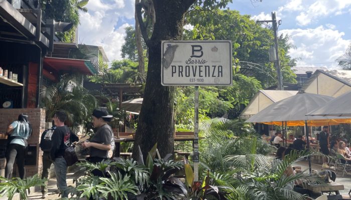 barrio-provenza-sign