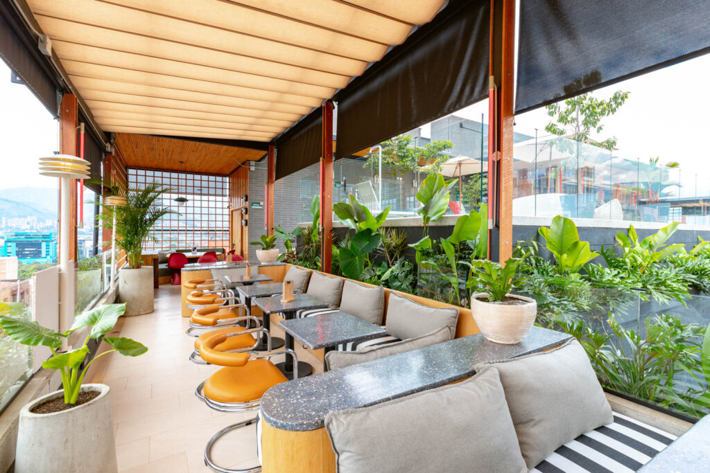 Cierto Rooftop by Landmark Hotel medellin