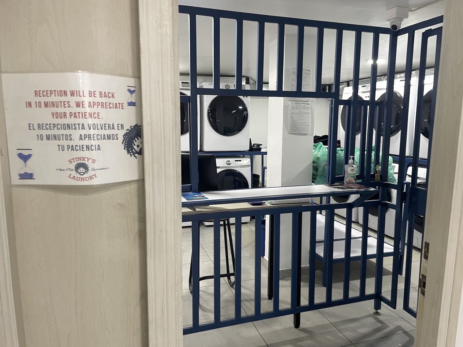Stinky's Laundry Provenza
