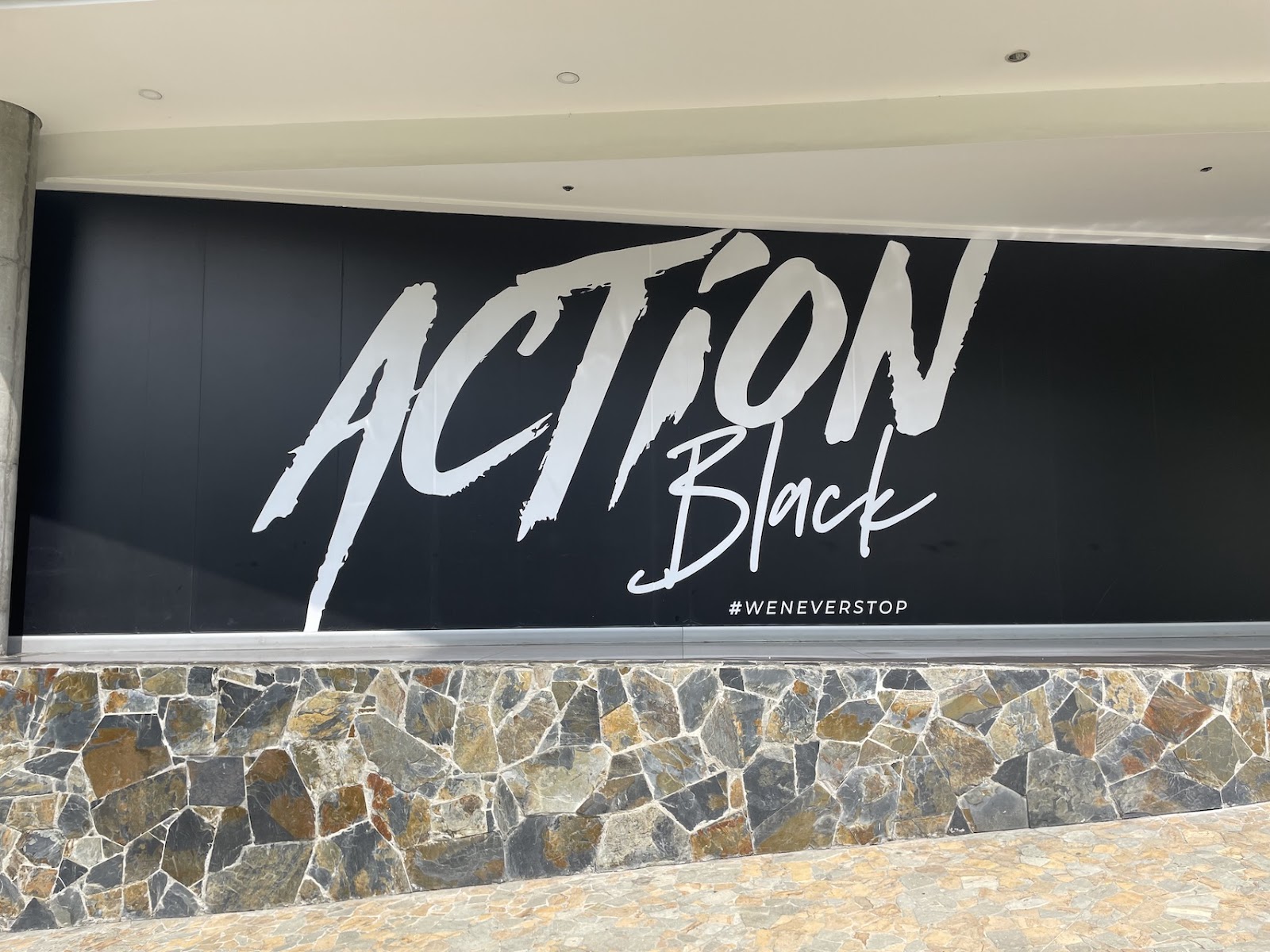 Action Black La 10
