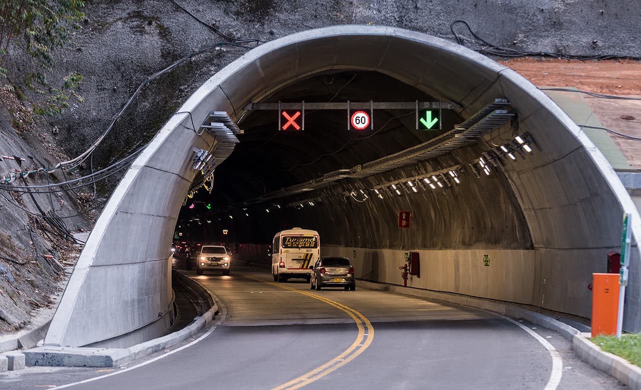 Arrive at the Airport by Eastern Tunnel 
