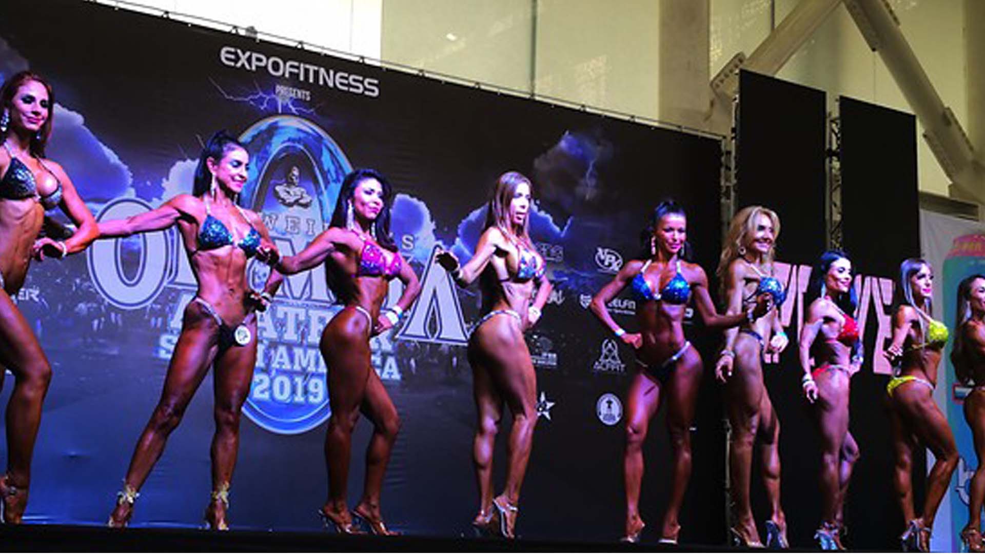 women's weightlifting exhibition