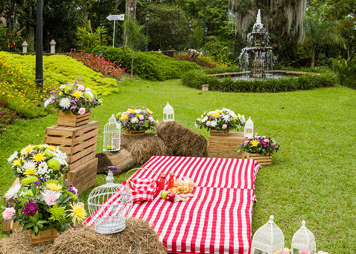 Go on a Picnic at El Castillo y Jardines
