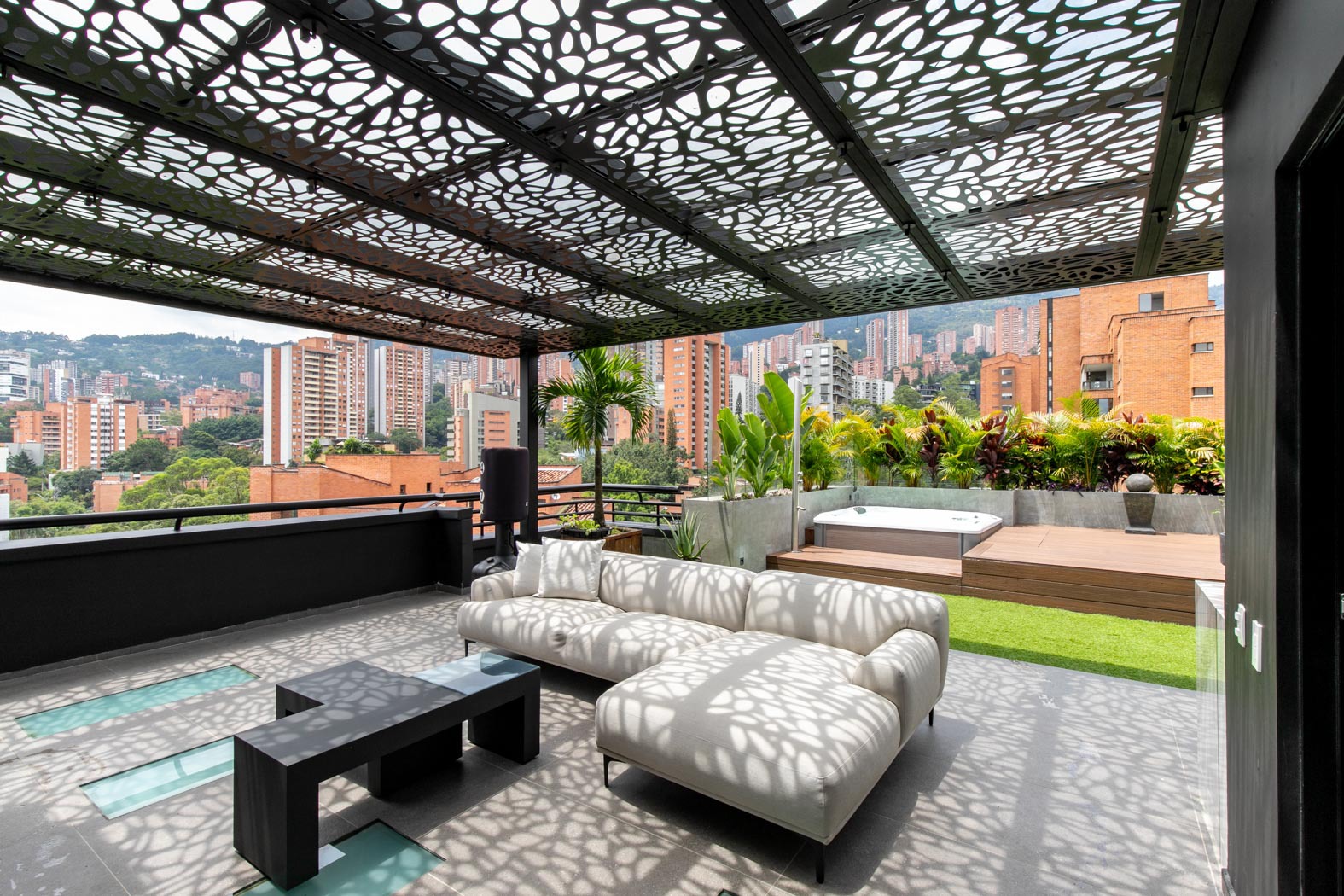 Luxury Renovated Penthouse in Poblado with Private Terrace!