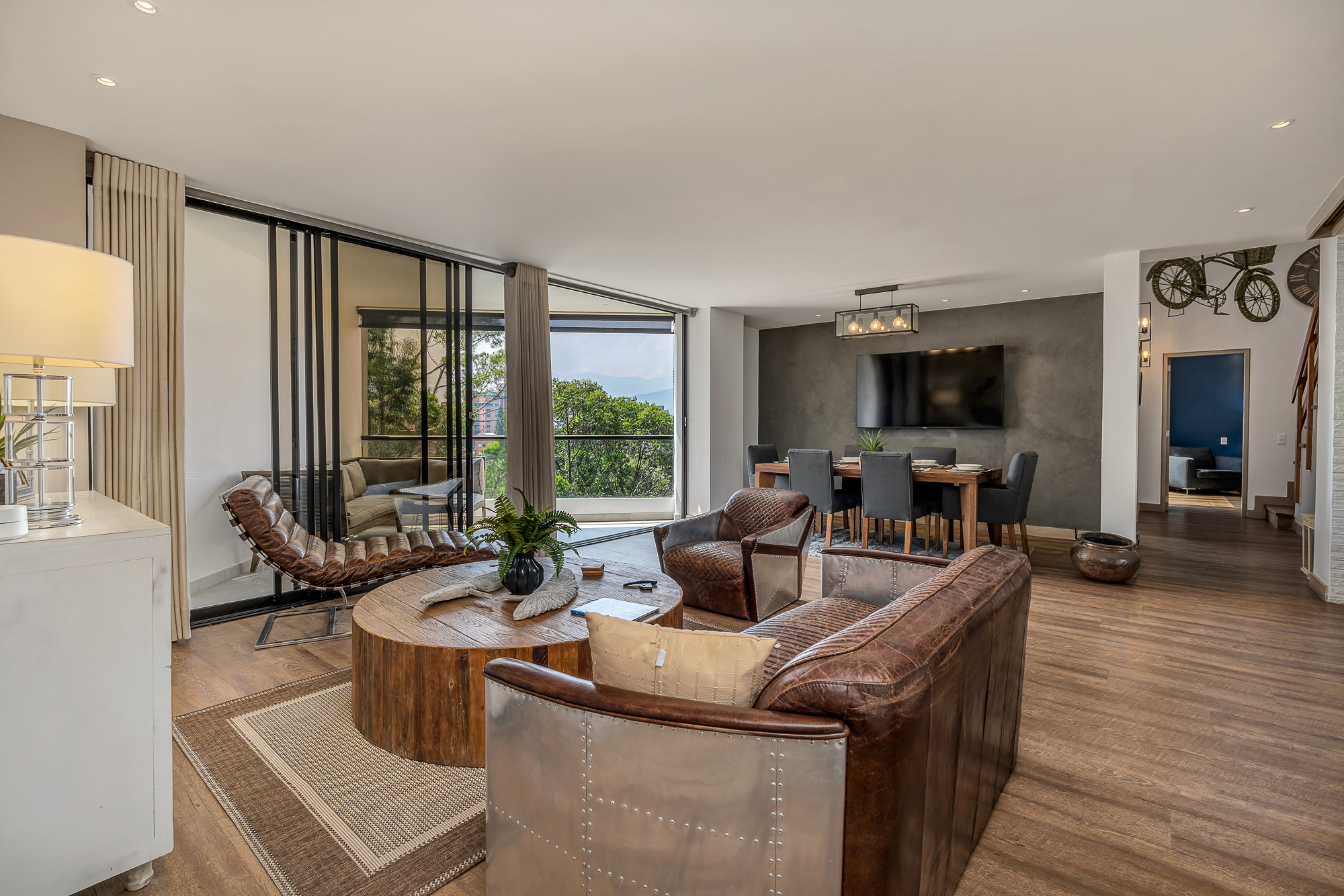 Tranquil Luxury: Spacious Two-Level Penthouse with great Views near Provenza