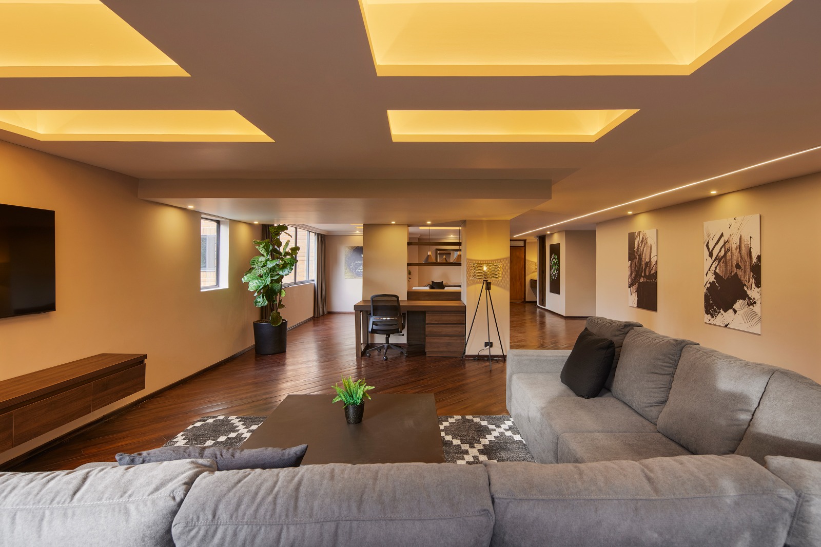 Luxury and elegant: Immaculate 2-Bedroom Apartment with Private Amenities and Remodeled Grandeur – Your Oasis Awaits!