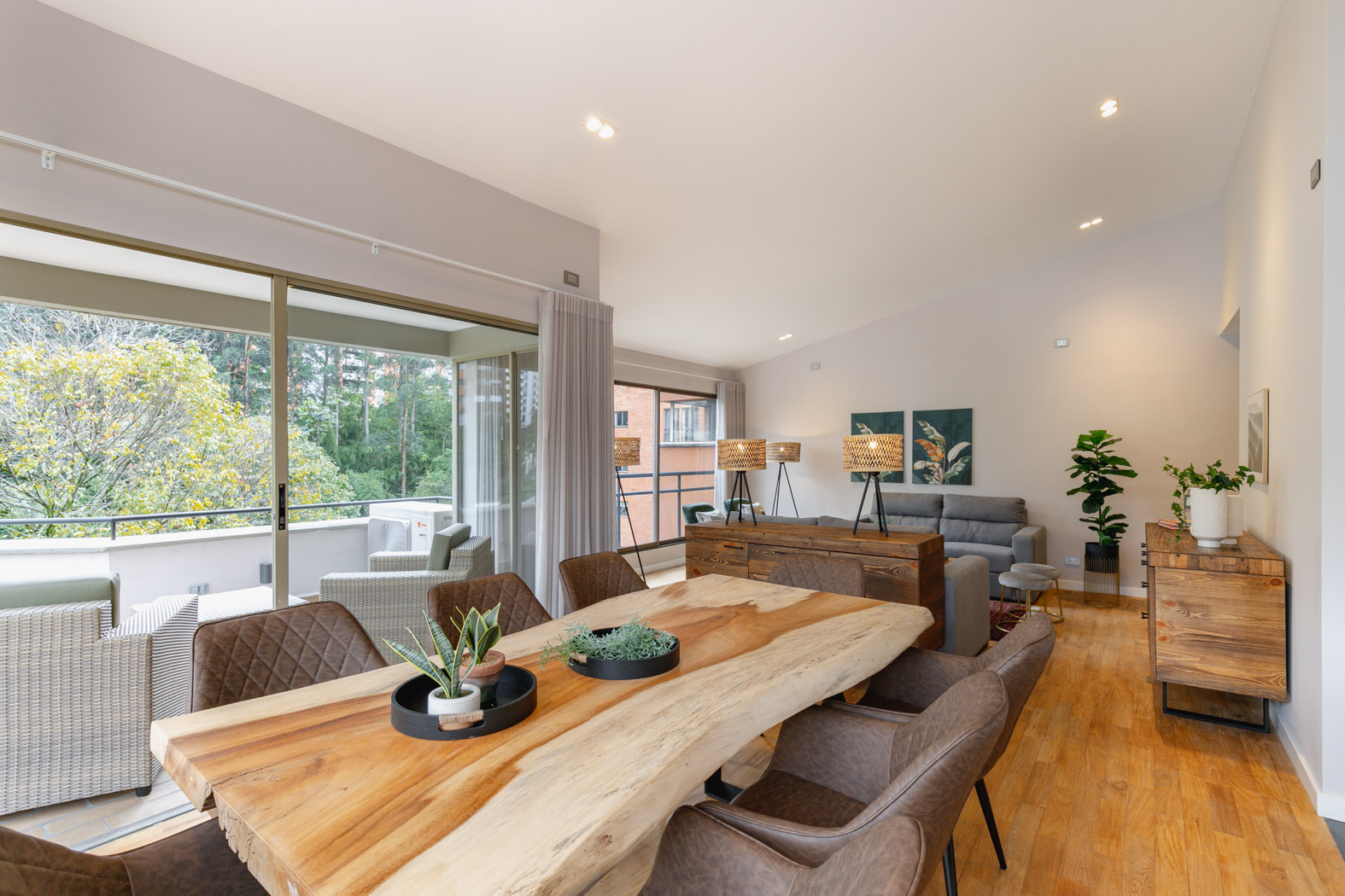 Gorgeous 3 Bedroom Penthouse Located in Milla De Oro (TURNKEY)