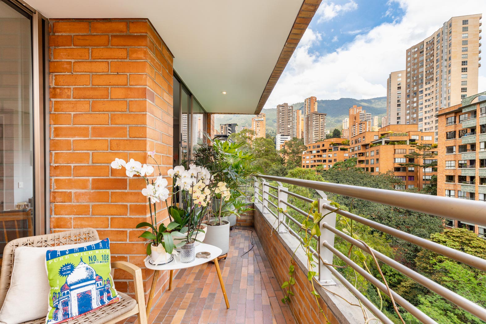 Stunning Duplex Apartment in the Heart of Provenza