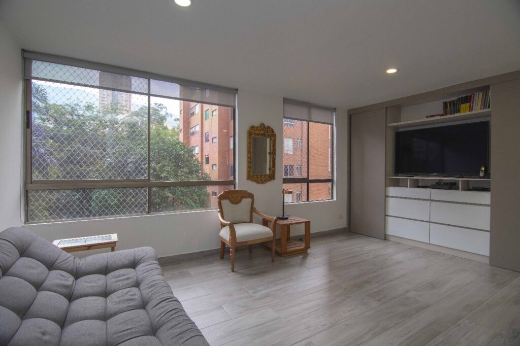 e19cb5fe-58c9-4c84-a371-5baa5b3bb16d