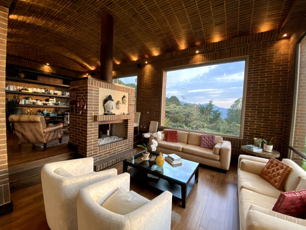 3DF5F8EC-475B-46C6-925D-75705CC87213