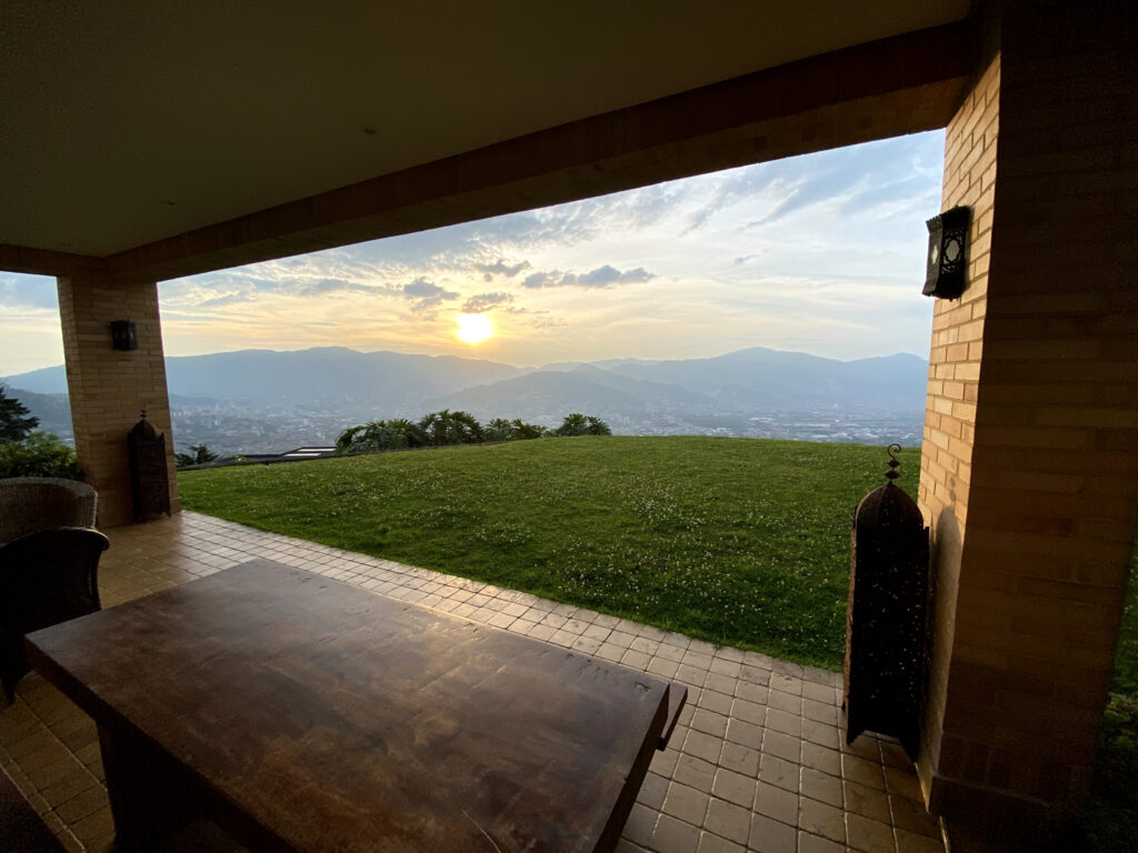 4FFFFCA7-5265-4A7E-9D4B-1C420B337475