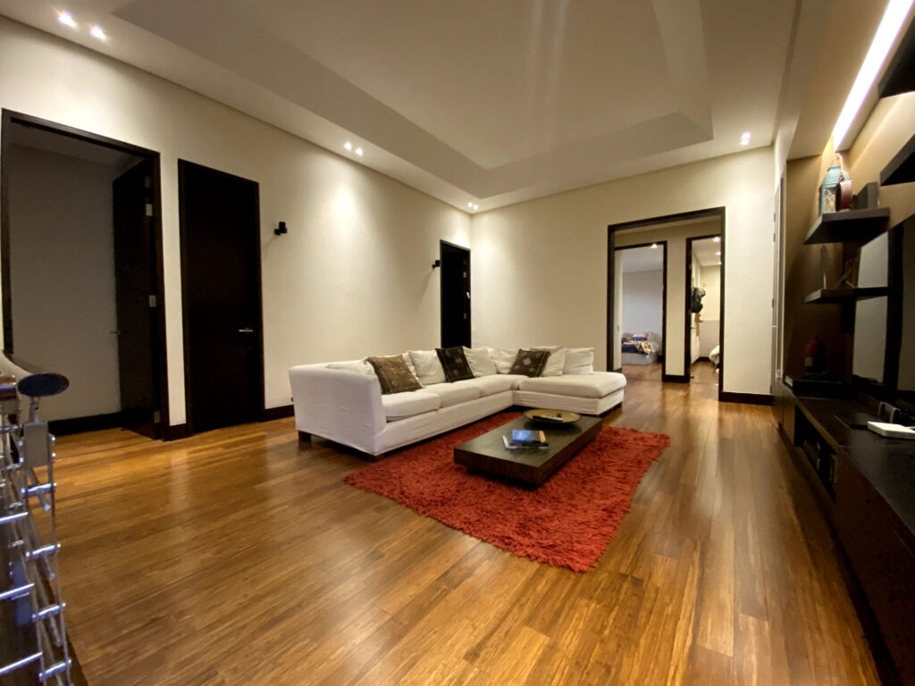 6EB646AB-F24E-45E7-8C08-5D757F810912