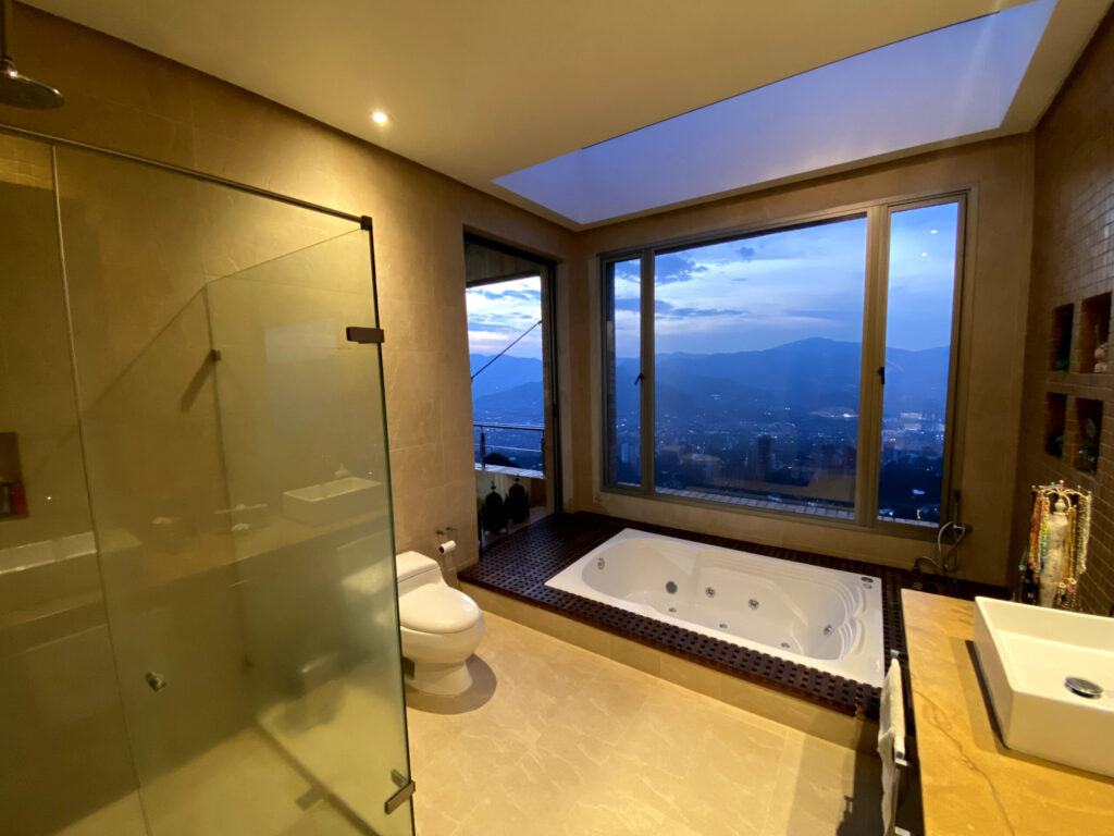 FDBDF2C2-5F0D-49FB-AAF0-C2B2A13E033D