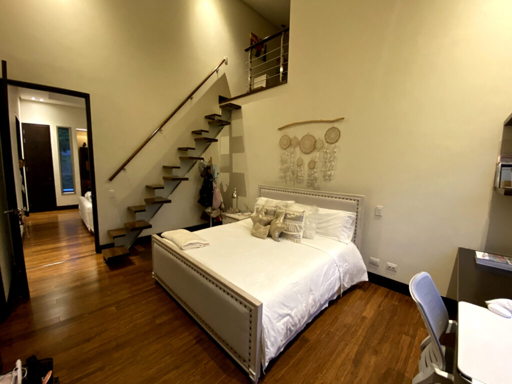 FF7333D8-BE6A-4DC4-940C-66602B348B34