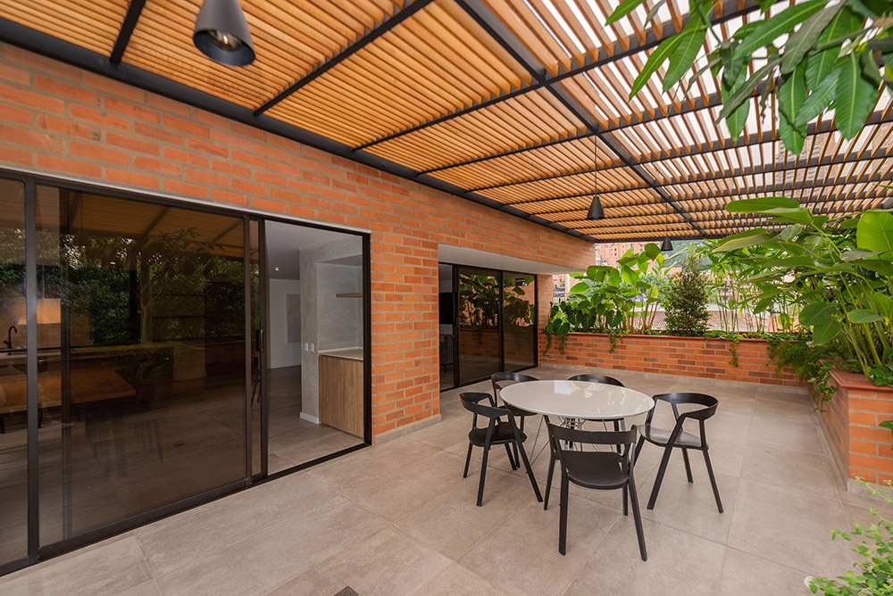 NEW PRICE: Luxurious Oasis 3-Bedroom Duplex Penthouse in Vizcaya, El Poblado