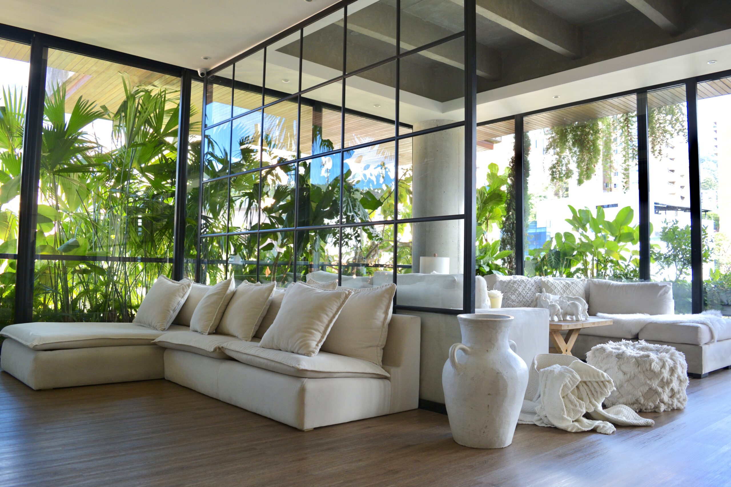 Exclusive Poblado Living: Fully Furnished 3-Bedroom Apartment in a Prime Locale