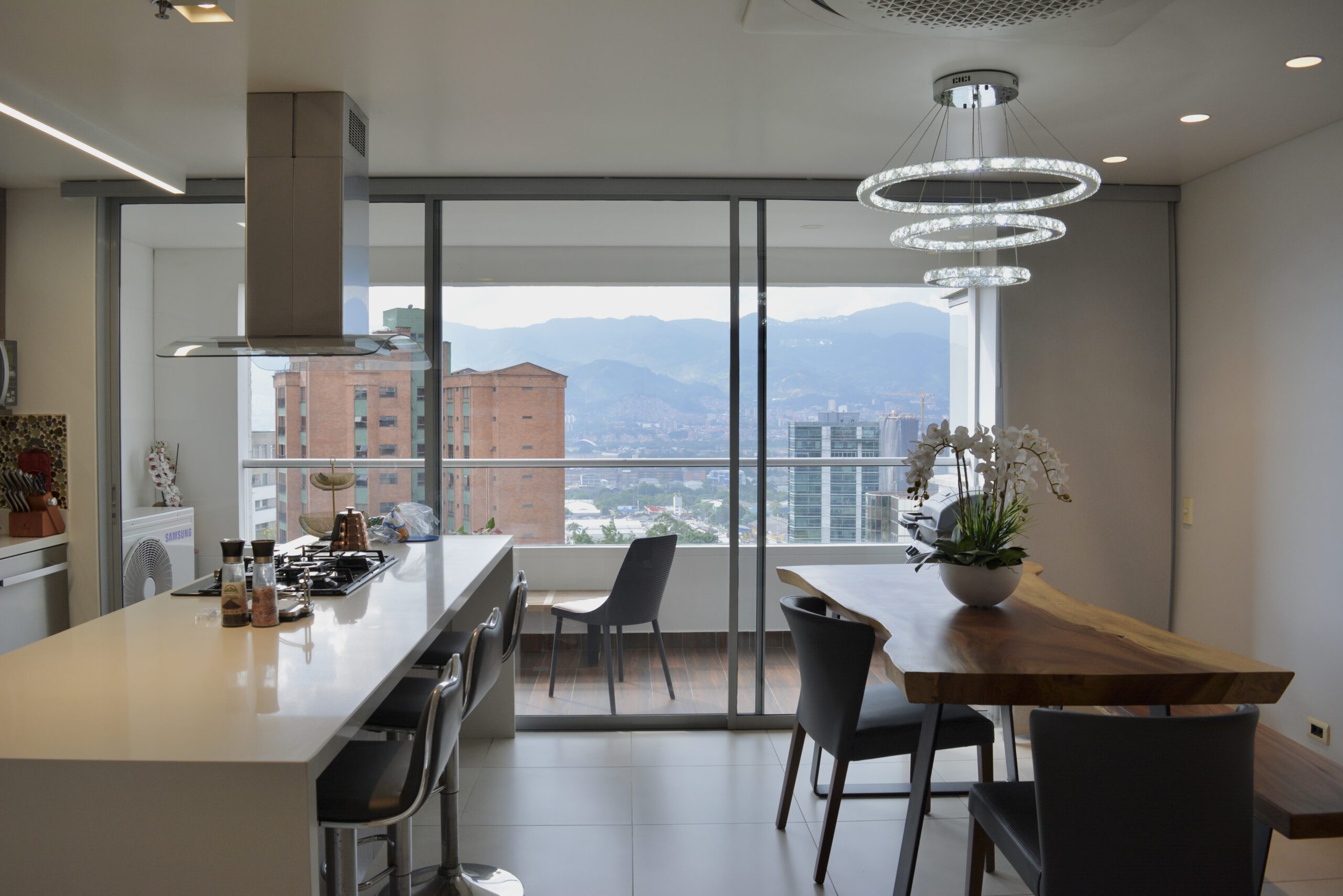 Castropol Heights: A Turnkey Retreat