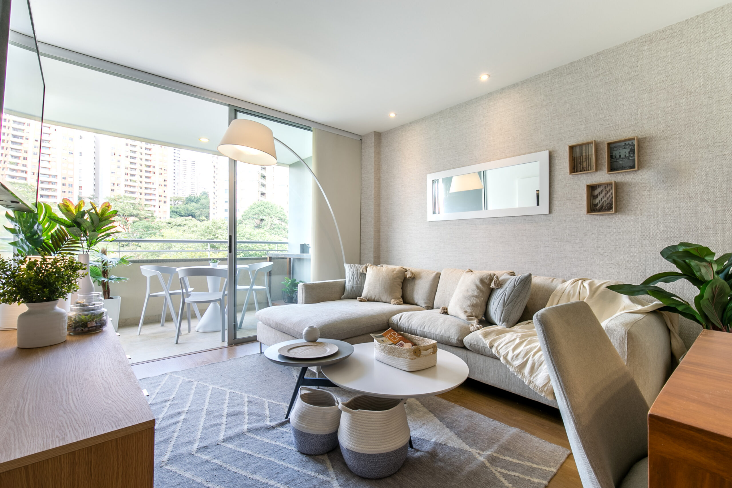 Provenza Paradise: Chic Monthly Rental with Unbeatable Views and Location!