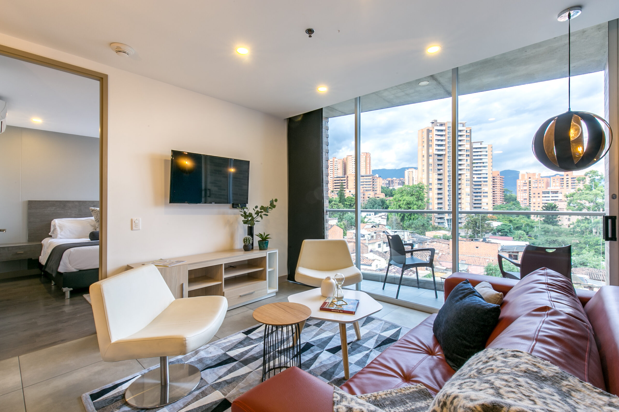 High-Floor Condo in Daily rental building – Perfect for Investors